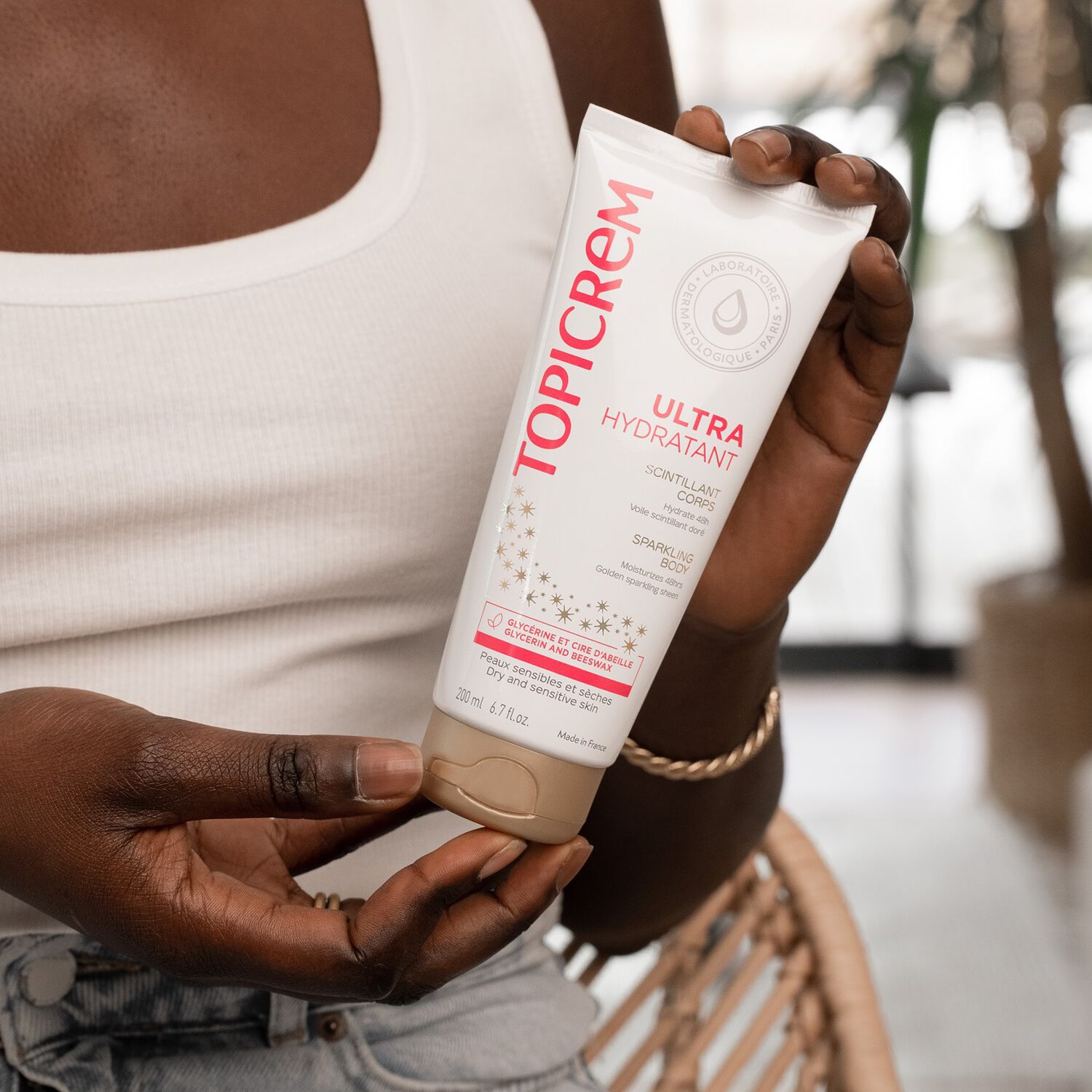 Topicrem - Ultra Moisturizing Sparkling Body (200ml/ 6.7 fl.oz.)